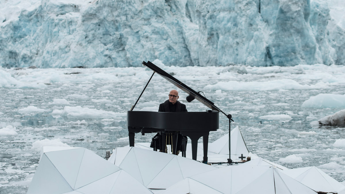 Ludovico Einaudi al piano fra i ghiacci per Greenpeace